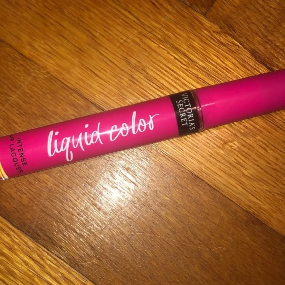 Victoria’s Secret Intense Pink Lip Gloss Bombshell - Picture 3 of 3